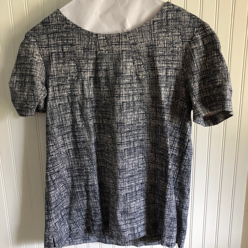 Short sleeve dress shirt